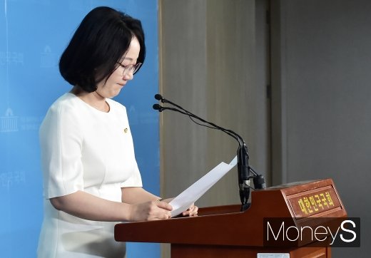 [머니S포토] 한센병 발언 논란 김현아, '얼굴에 뭍어나는 무거움'