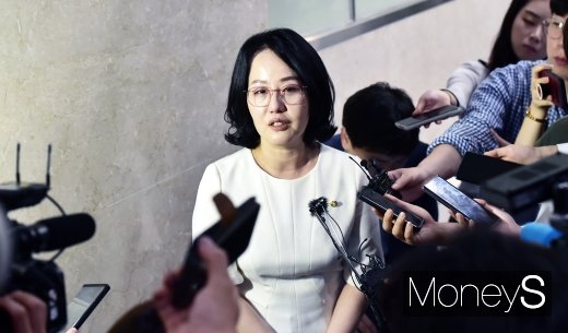 [머니S포토] 한센병 발언 관련, 취재진 질의에 답하는 김현아