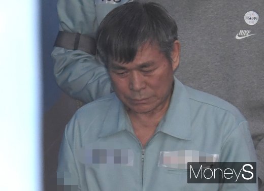 [머니S포토] '신도 성폭행' 이재록 목사, 선고 공판 출석