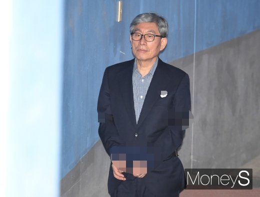 [머니S포토] '특활비 뇌물' 원세훈 전 국정원장, 8차 공판 출석