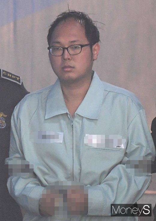 [머니S포토] 법정으로 향하는 임세원 교수 살해범 박모씨