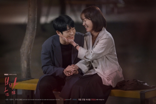 봄밤 한지민 정해인. /사진=MBC 제공