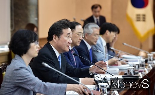 [머니S포토] 녹색성장위원 회의 주재하는 이낙연 총리