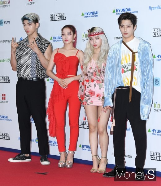 [머니S포토] 카드, 개성 넘치는 스타일링