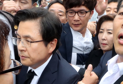 5·18민주화운동 39주년 기념식에 참석한 황교안 자유한국당 대표와 나경원 원내대표가 시민들의 거센 항의에 얼굴을 찌푸린 모습. /사진=뉴시스 박영태 기자