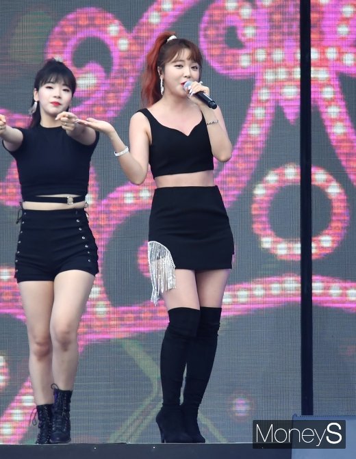 [머니S포토] 홍진영 '예쁜 갓데리'(2019 드림콘서트)