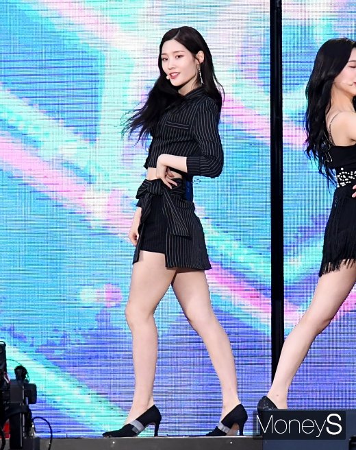 [머니S포토] 다이아 정채연 '청순하고 섹시하게~'(2019 드림콘서트)
