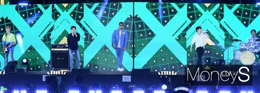 [머니S포토] 김태우, 엔플라잉과 함께(2019 드림콘서트)