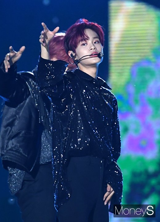 [머니S포토] 에이비식스(AB6IX) 이대휘 '블링블링 외모'