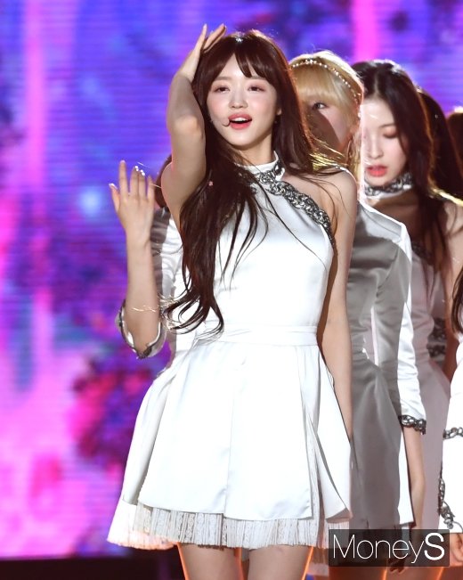 [머니S포토] 오마이걸 유아 '인형이 따로 없네'(2019 드림콘서트)