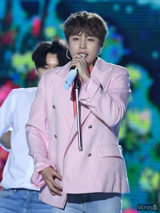 18일 오후 서울 마포구 상암동 월드컵 경기장에서는 '제25회 2019 드림콘서트‘에 나선 가수 하성운. /사진=장동규 기자