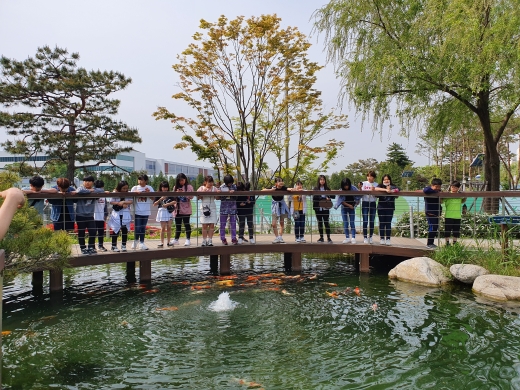 수원시가 초등학생을 대상으로 진행하는 체험형 환경교육 프로그램 ‘2019 삼성전자와 함께하는 에코스쿨’을 10월까지 운영한다. / 사진제공=수원시