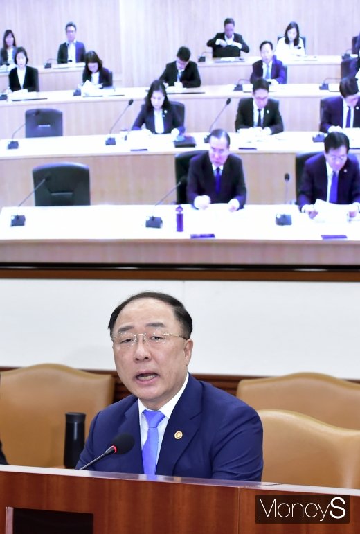 [머니S포토] 홍남기, 