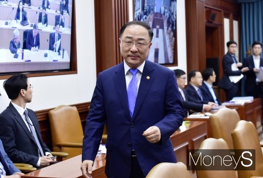 [머니S포토] 대외경제장관회의 참석한 홍남기 부총리
