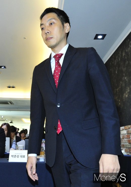 [머니S포토] 기자간담회 참석하는 부건에프엔씨 박준성 대표