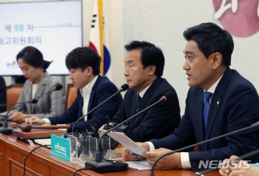 20일 서울 여의도 국회에서 열린 바른미래당 제98차 최고위원회의에서 오신환 원내대표(맨오른쪽)가 발언하고 있다. /사진=뉴시스