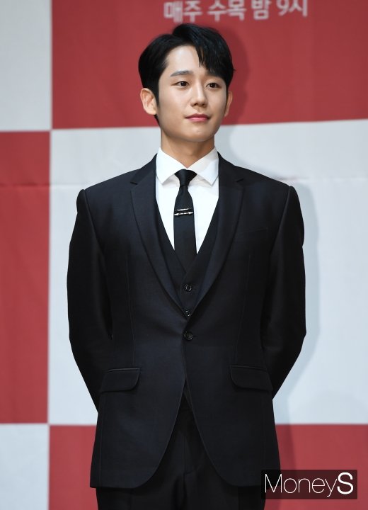 [머니S포토] 정해인 '밥 사주고 싶은 잘생긴 동생'