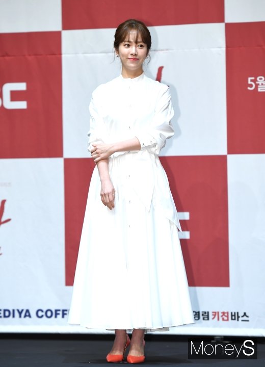 [머니S포토] '봄밤' 한지민, 멜로퀸의 귀환
