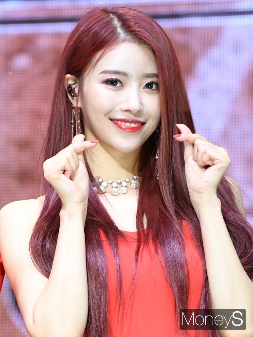 [머니S포토] 러블리즈 이미주 '러블리한 하트'