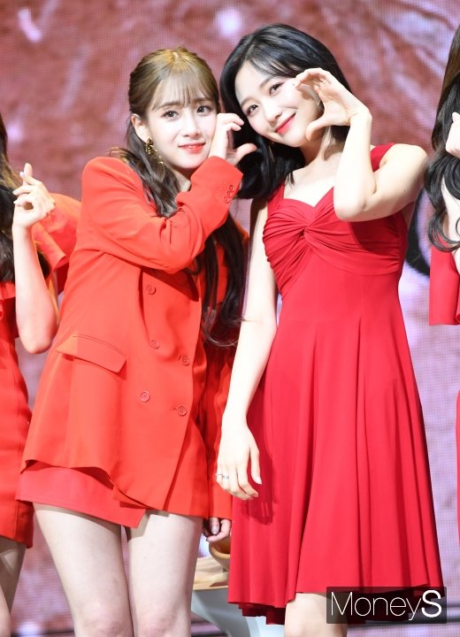 [머니S포토] 러블리즈 유지애·류수정 '하트 발사'