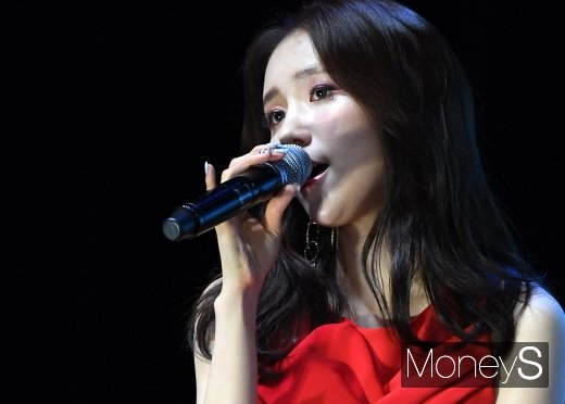 [머니S포토] 러블리즈 진 '심쿵 눈빛'