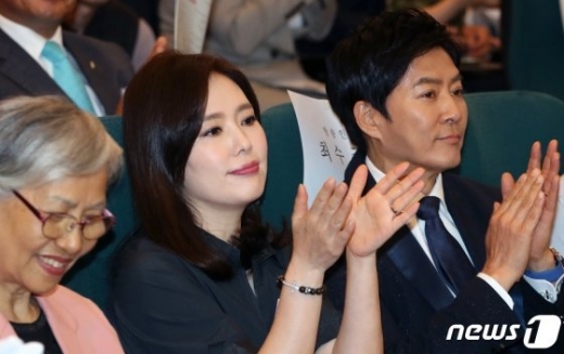 올해의 부부 대상수상자인 최수종·하희라 부부. /사진=뉴스1