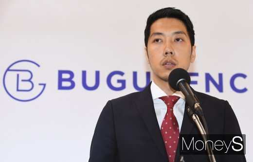 부건에프엔씨 박준성 대표가 지난 20일 오전 서울 금천구 엘리시아지식센터에서 열린 '부건에프엔씨 화장품 및 곰팡이 호박즙 논란' 기자간담회에 참석해 공식입장을 밝히고 있다. /사진=장동규 기자