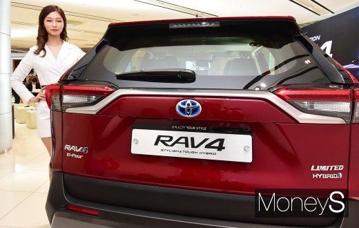 [머니S포토] 뉴제너레이션 RAV4, 단단해보이는 뒤태
