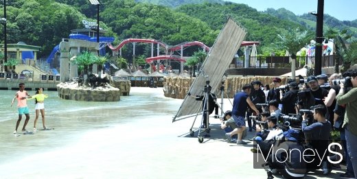 [머니S포토] CF 촬영하는 한현민·문가비