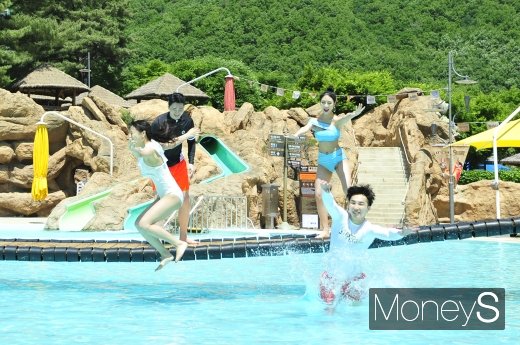 [머니S포토] '물놀이에는 입수가 필수'