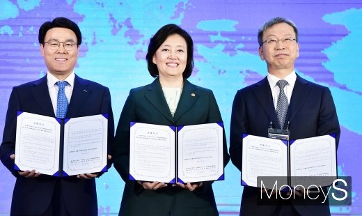 [머니S포토] 정부, 포스코·한국벤처캐피탈협회와 함께 민간 전략 모펀드 협약