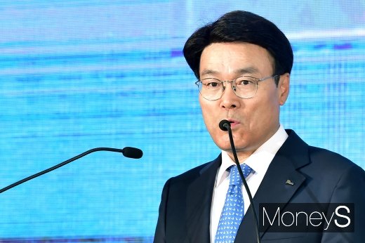 [머니S포토] 아이디어 마켓플레이스 개회사 전하는 최정우 포스코 회장