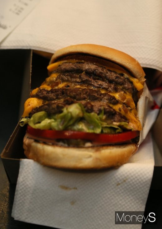 [머니S포토] 이게 바로 '인앤아웃버거(In-N-Out Burger)'