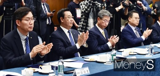[머니S포토] 청년 전·월세 지원 프로그램 출시 협약식 참석한 금융권 인사들