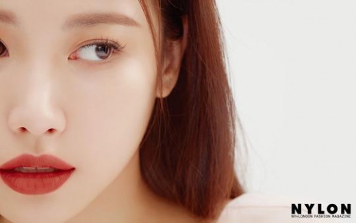 [★화보] 유라, 섹시한 레드립에 드러난 '성숙미'