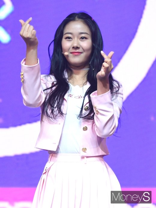[머니S포토] 체리블렛 채린 '하트 발사'