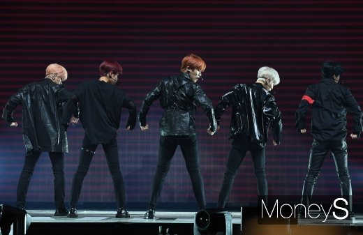[머니S포토] AB6IX(에이비식스), 화려한 데뷔