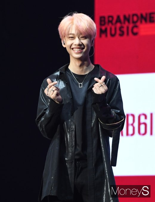 [머니S포토] AB6IX(에이비식스) 김동현, 누나들 설레게 하는 눈웃음