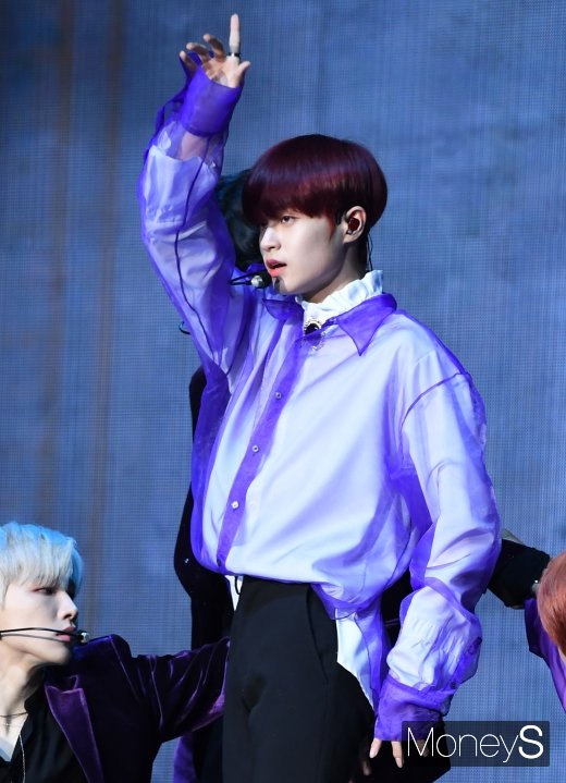 [머니S포토] AB6IX(에이비식스) 이대휘 '치명적인 눈빛'