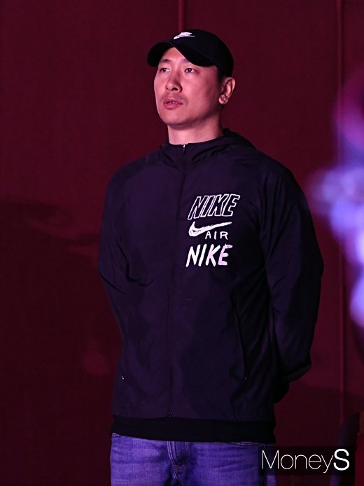 [머니S포토] 라이머 '소속 가수 바라보는 대표의 눈빛'
