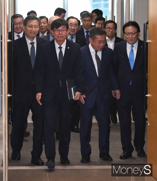 [머니S포토] 김상조 '함께 갑시다'