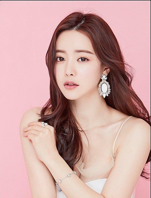홍수아, 한중합작 웹드 '스위트룸' 여주인공 발탁