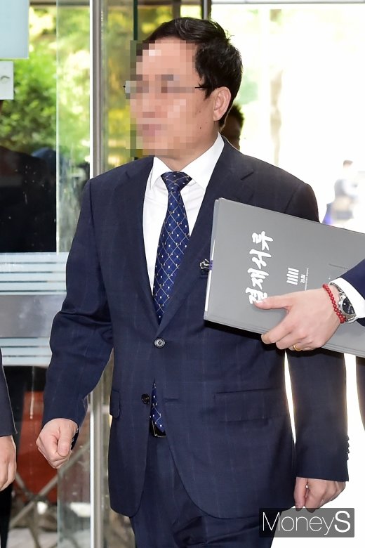[머니S포토]  삼성전자 TF 부사장, 영장실질심사 출석
