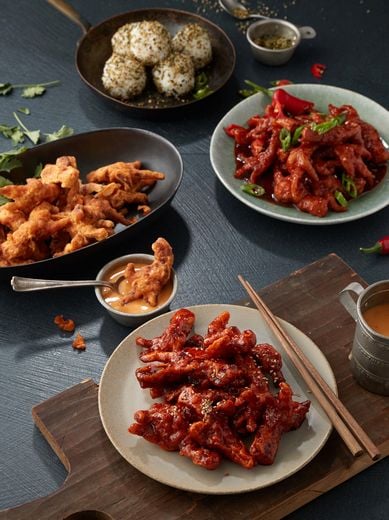 치킨매니아, 닭발메뉴 인기! SNS에서 뜨거운 반응