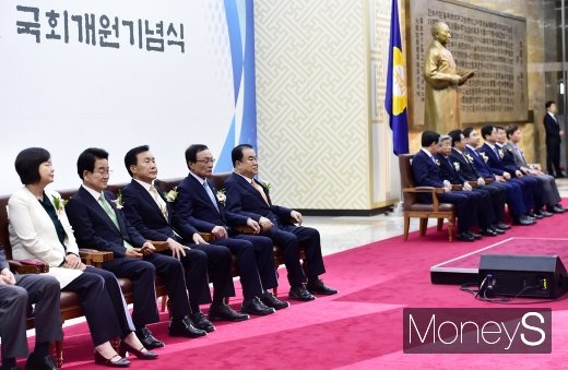 [머니S포토] 자유한국당 지도부 빠진 제71주년 국회 개원식
