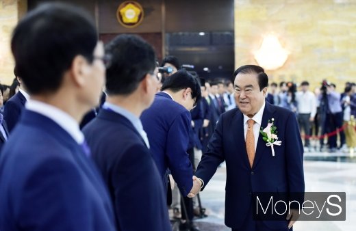[머니S포토] 제1야당 불참한 제71주년 국회 개원 기념식