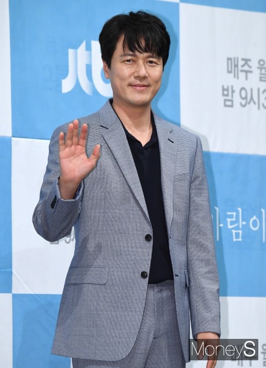 [머니S포토] '바람이 분다' 감우성, 달달한 미소