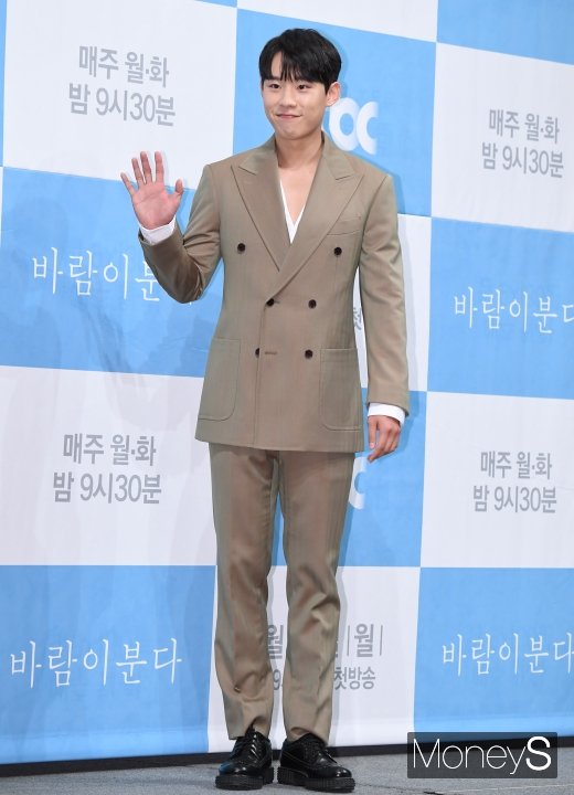 [머니S포토] 김성철, 훈남의 슈트핏