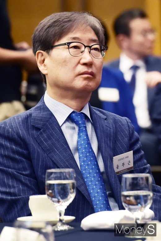 [머니S포토] 대한상의, 중기부 장관 초청 간담회 참석한 윤부근