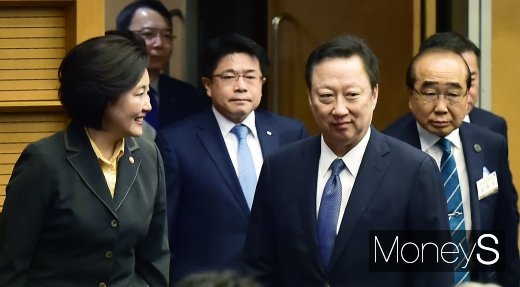 [머니S포토] 대한상의, 중기부 장관 초청 간담회 참석한 박영선-박용만